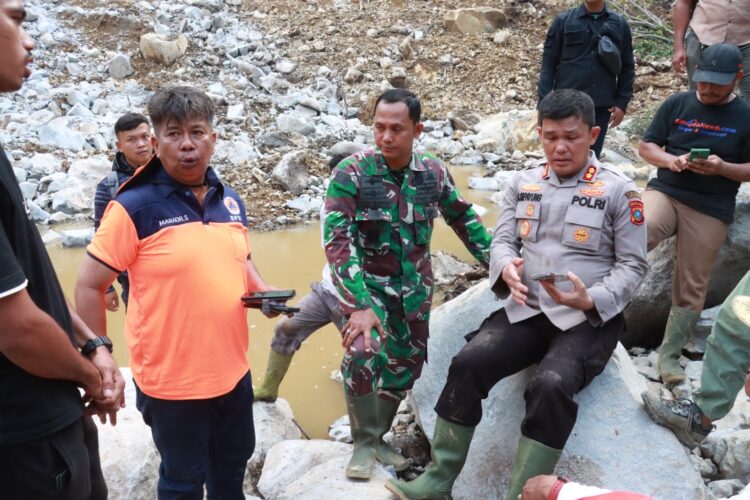 Kapolres dan Dandim Simalungun Bersinergi Dalam Pencarian Korban Tertimbun Tanah Longsor di Nagori Durian Baggal