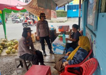 Sambangi Pedagang Kaki Lima, Kasat Binmas Polres Siantar Himbau Menjaga Situasi Kamtibmas