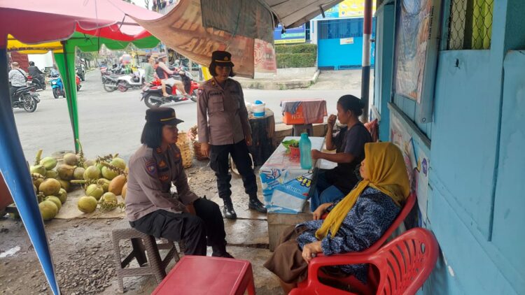 Sambangi Pedagang Kaki Lima, Kasat Binmas Polres Siantar Himbau Menjaga Situasi Kamtibmas