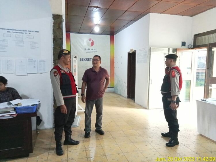 Sat Samapta Polres Siantar Patroli Dialogis Pastikan Keamanan Kantor Bawaslu