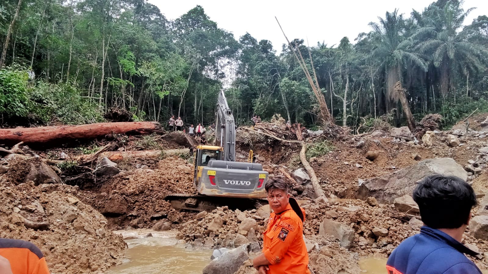 Anak Korban Longsor Gunung Simarsolpah Apresiasi Pencarian Korban Oleh Pemkab Simalungun Anak Korban Longsor Gunung Simarsolpah Apresiasi Pencarian Korban Oleh Pemkab Simalungun