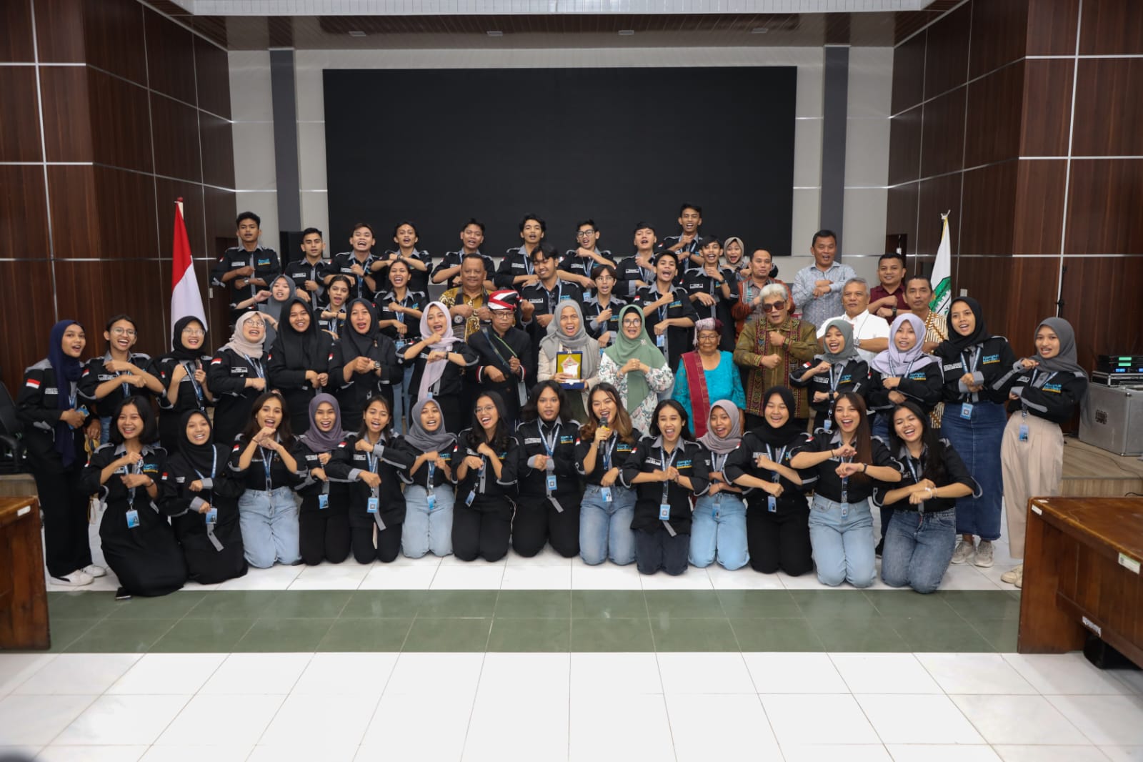 Wali Kota Siantar Terima Kunjungan Mahasiswa PMM Seluruh Indonesia di Politeknik Negeri Medan Wali Kota Siantar Terima Kunjungan Mahasiswa PMM Seluruh Indonesia di Politeknik Negeri Medan
