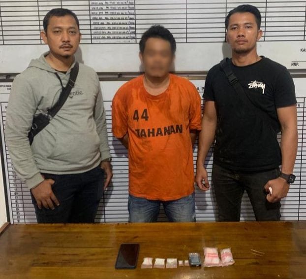 Dilaporkan Melalui Medsos, Sat Narkoba Polres Simalungun Ringkus Jamal Terduga Bandar Shabu Dilaporkan Melalui Medsos, Sat Narkoba Polres Simalungun Ringkus Jamal Terduga Bandar Shabu