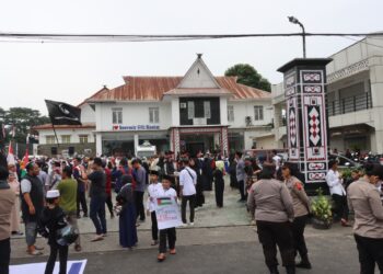 77 Personil Polres Siantar Amankan Aksi Solidaritas Peduli Palestina 