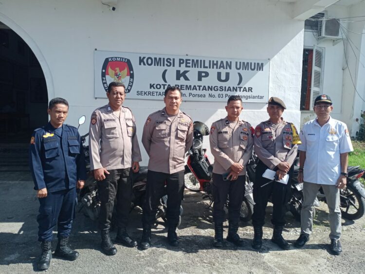 Satgas II Preventif OMB Polres Siantar Patroli Dialogis Pastikan Keamanan Kantor KPU Satgas II Preventif OMB Polres Siantar Patroli Dialogis Pastikan Keamanan Kantor KPU