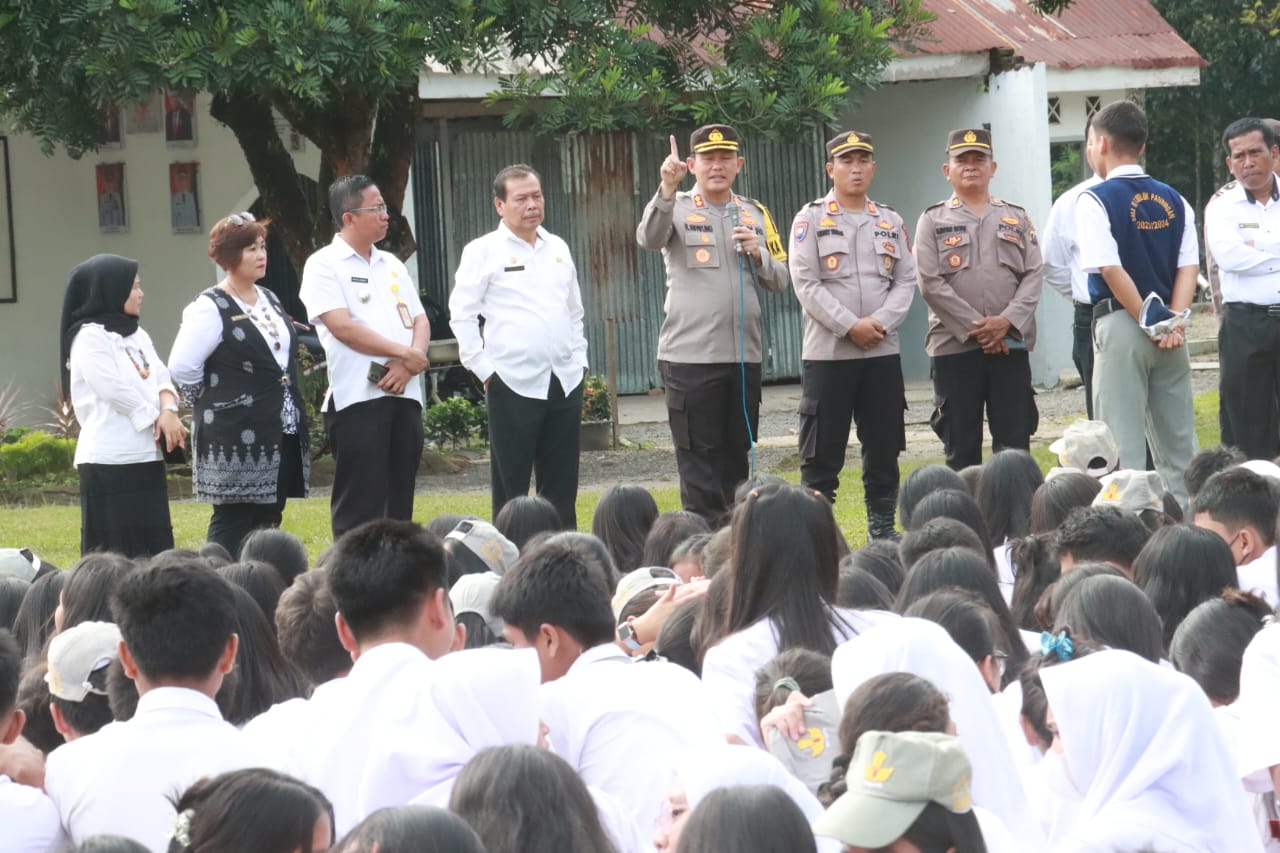Kapolres Simalungun Berikan Edukasi Wawasan Kebangsaan di SMA Negeri 1 Dolok Panribuan Kapolres Simalungun Berikan Edukasi Wawasan Kebangsaan di SMA Negeri 1 Dolok Panribuan