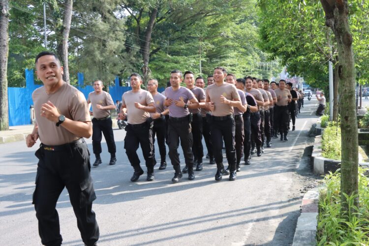 Kapolres Siantar dan Pasukan Dalmas Lari Pagi Bersama