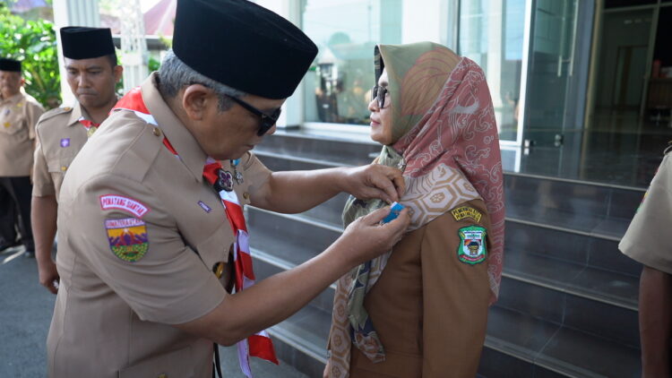 Wali Kota Siantar dr Susanti Menerima Lencana Panca Warsa III