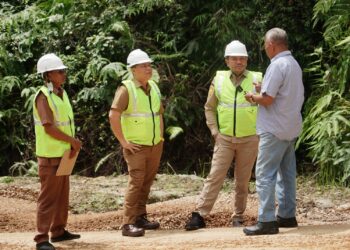 Bupati Pakpak Bharat dan PPK Balai Besar Pelaksana Jalan Nasional Medan Tinjau  Kualitas Jalan Aornakan-Pagindar