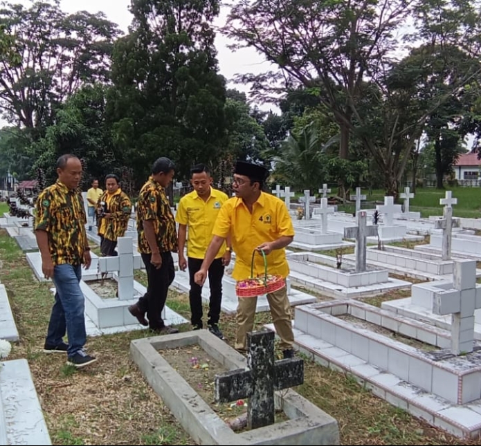 HUT Golkar Ke-59, DPD II Partai Golkar Kabupaten Simalungun Jiarahi Makam Pahlawan HUT Golkar Ke-59, DPD II Partai Golkar Kabupaten Simalungun Jiarahi Makam Pahlawan