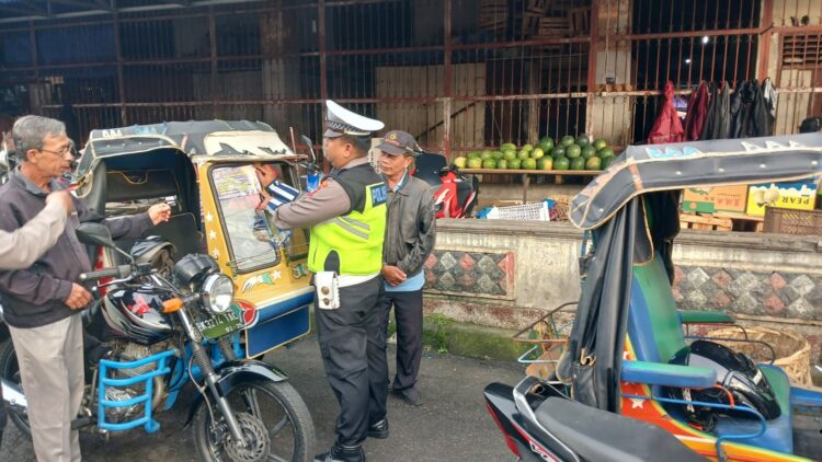 Sat Lantas Polres Siantar Bagikan Tips Berkendaraan Yang Aman di Jalan Raya