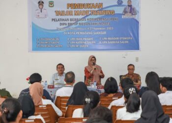 Wali Kota Siantar Membuka Tailor Mode Training PBK DIPA BBPVP Medan 