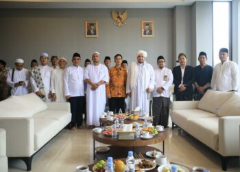 Di Solo, Muzani hingga Cawapres Gibran Silaturahmi dengan Habib Jindan dan Habib Ali Kwitang