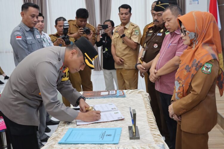 Kapolres Siantar Hadiri Penandatanganan NPHD Pilkada Tahun 2024