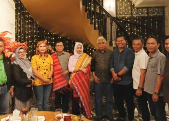Ketua SMSI Sumut Jamu dan Ulosi Ketum PWI Hendry Ch Bangun