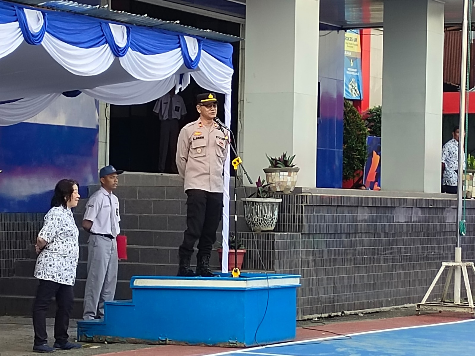 Kapolsek Siantar Selatan Himbau Siswa SMA Kalam Kudus Hindari Narkoba Kapolsek Siantar Selatan Himbau Siswa SMA Kalam Kudus Hindari Narkoba