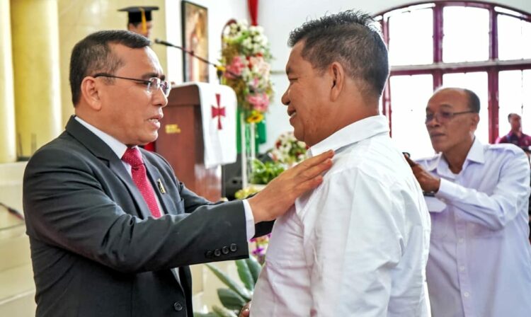 Pelantikan Ketua STT HKBP, Bupati Simalungun: "STT HKBP mampu berinovasi ke arah yang lebih baik"