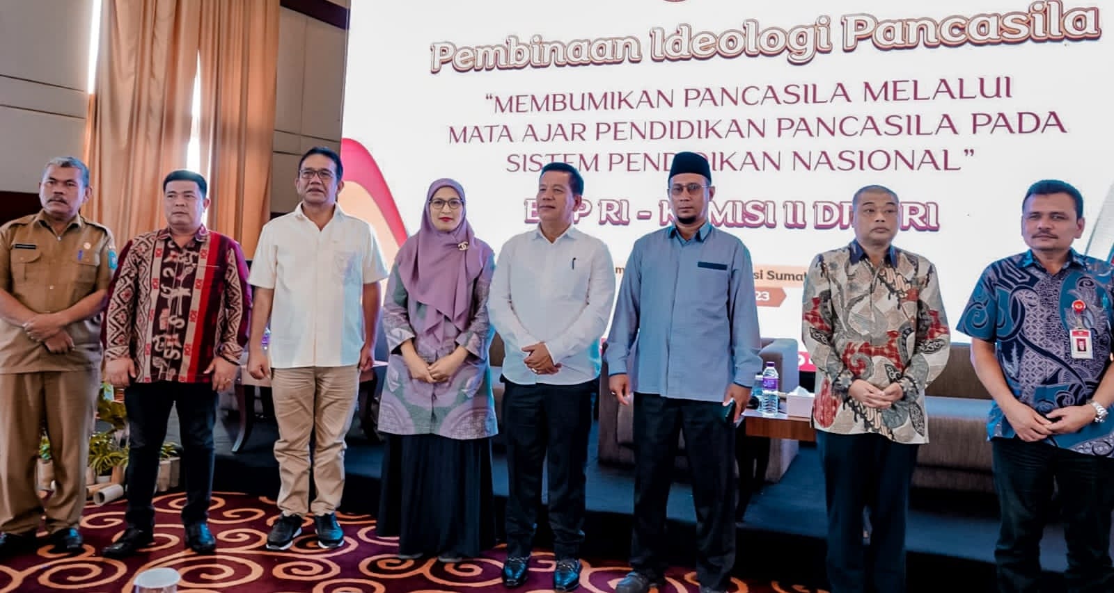 Bupati Radiapoh Ajak Guru Bumikan Pancasila di Simalungun Bupati Radiapoh Ajak Guru Bumikan Pancasila di Simalungun