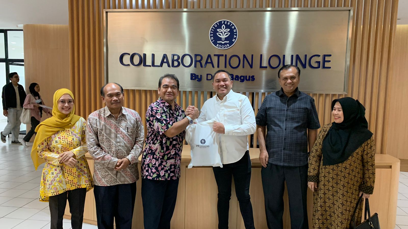 Bupati Pakpak Bharat dan Wakil Kunjungi Kampus IPB Bupati Pakpak Bharat dan Wakil Kunjungi Kampus IPB