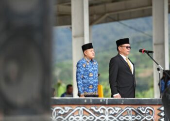 Sekda Pakpak Bharat Pimpin Upacara Peringatan Hari Pahlawan