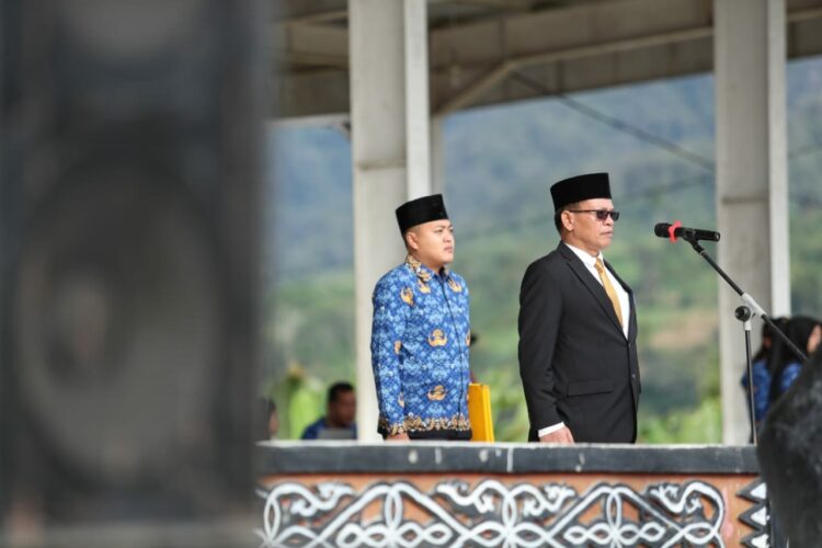 Sekda Pakpak Bharat Pimpin Upacara Peringatan Hari Pahlawan
