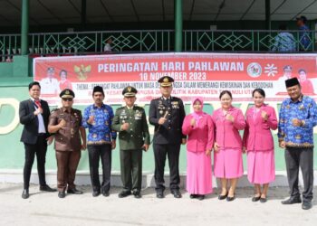 Kapolres Taput Irup Saat Upacara Peringatan Hari Pahlawan di Taput