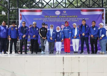 Wali Kota Siantar dan Ketua Dekranasda  Senam Massa Bersama Peserta Perlombaan Senam Wajib ISDMI