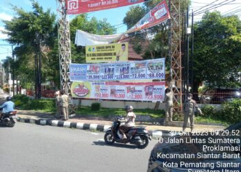 Satpol PP Kota Pematang Siantar Tertibkan Sejumlah Atribut Peserta Pemilu sebelum Masa Kampanye