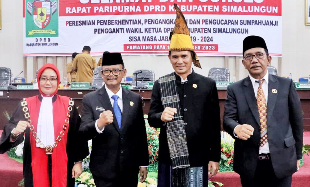 Paripurna, Johanes Sipayung Dilantik sebagai Wakil Ketua DPRD Simalungun Menggantikan Elias Barus Paripurna, Johanes Sipayung Dilantik sebagai Wakil Ketua DPRD Simalungun Menggantikan Elias Barus