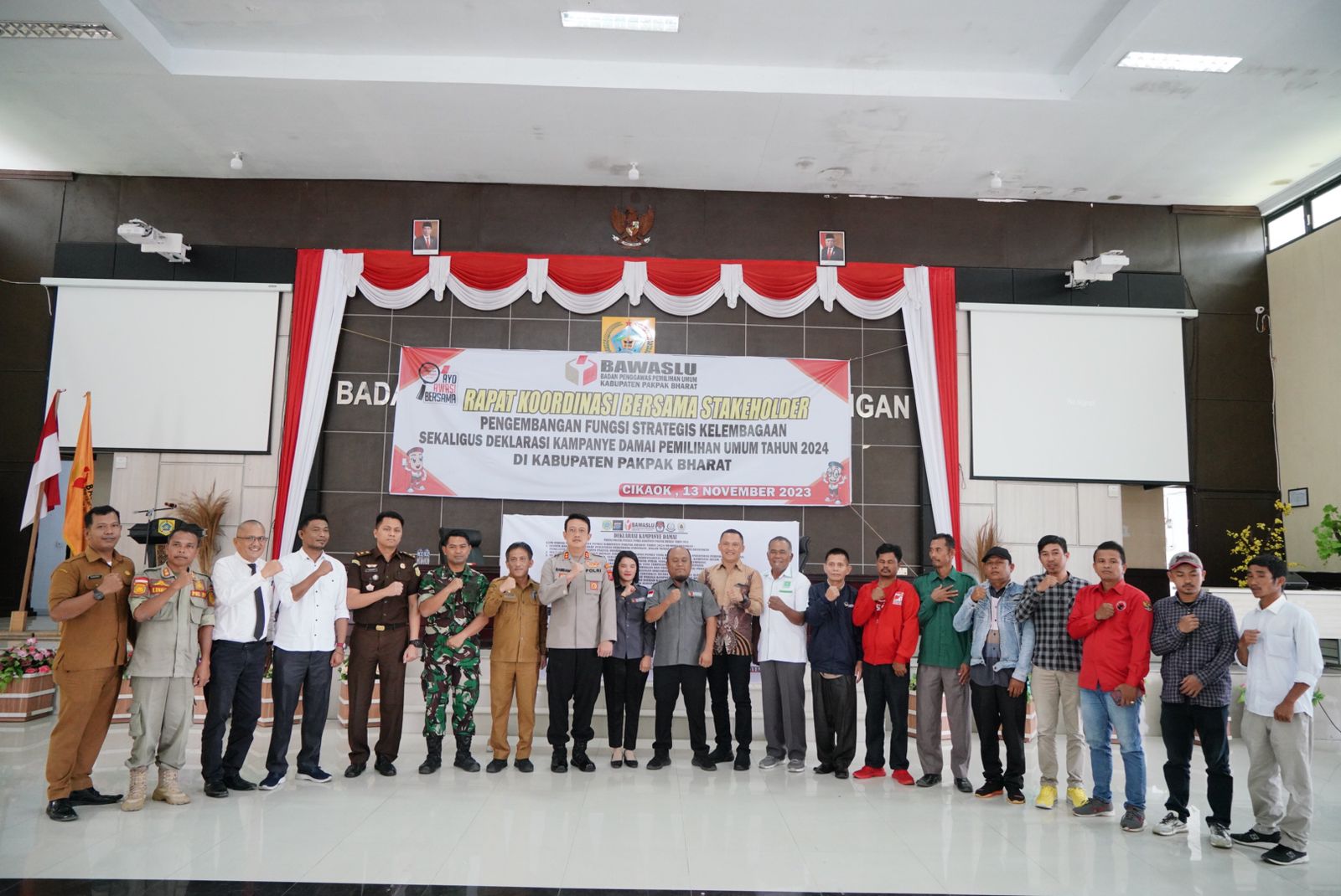 Bawaslu dan Stakeholder Deklarasi Kampanye Damai Pemilihan Umum Tahun 2024 di Kabupaten Pakpak Bharat Bawaslu dan Stakeholder Deklarasi Kampanye Damai Pemilihan Umum Tahun 2024 di Kabupaten Pakpak Bharat