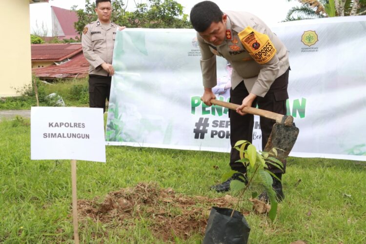 Kapolres Simalungun Pimpin Penanaman Sepuluh Juta Pohon Bersama Polri