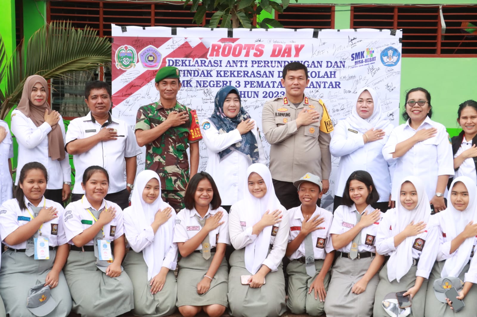 Kapolres Simalungun Pimpin Police Goes to School di SMK Negeri 3, Implementasi Pojok Pemilu Kapolres Simalungun Pimpin Police Goes to School di SMK Negeri 3, Implementasi Pojok Pemilu