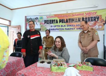 Ketua TP PKK Pakpak Bharat Tinjau Pelatihan Bakery di Desa Siempat Rube IV