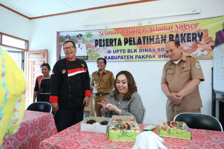 Ketua TP PKK Pakpak Bharat Tinjau Pelatihan Bakery di Desa Siempat Rube IV