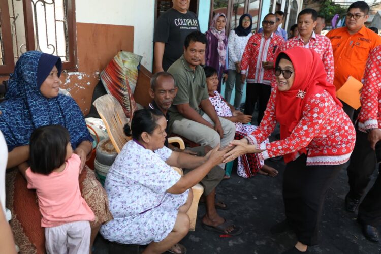 Wali Kota Siantar Support Keluarga Korban Kebakaran di Jalan Bola Kaki