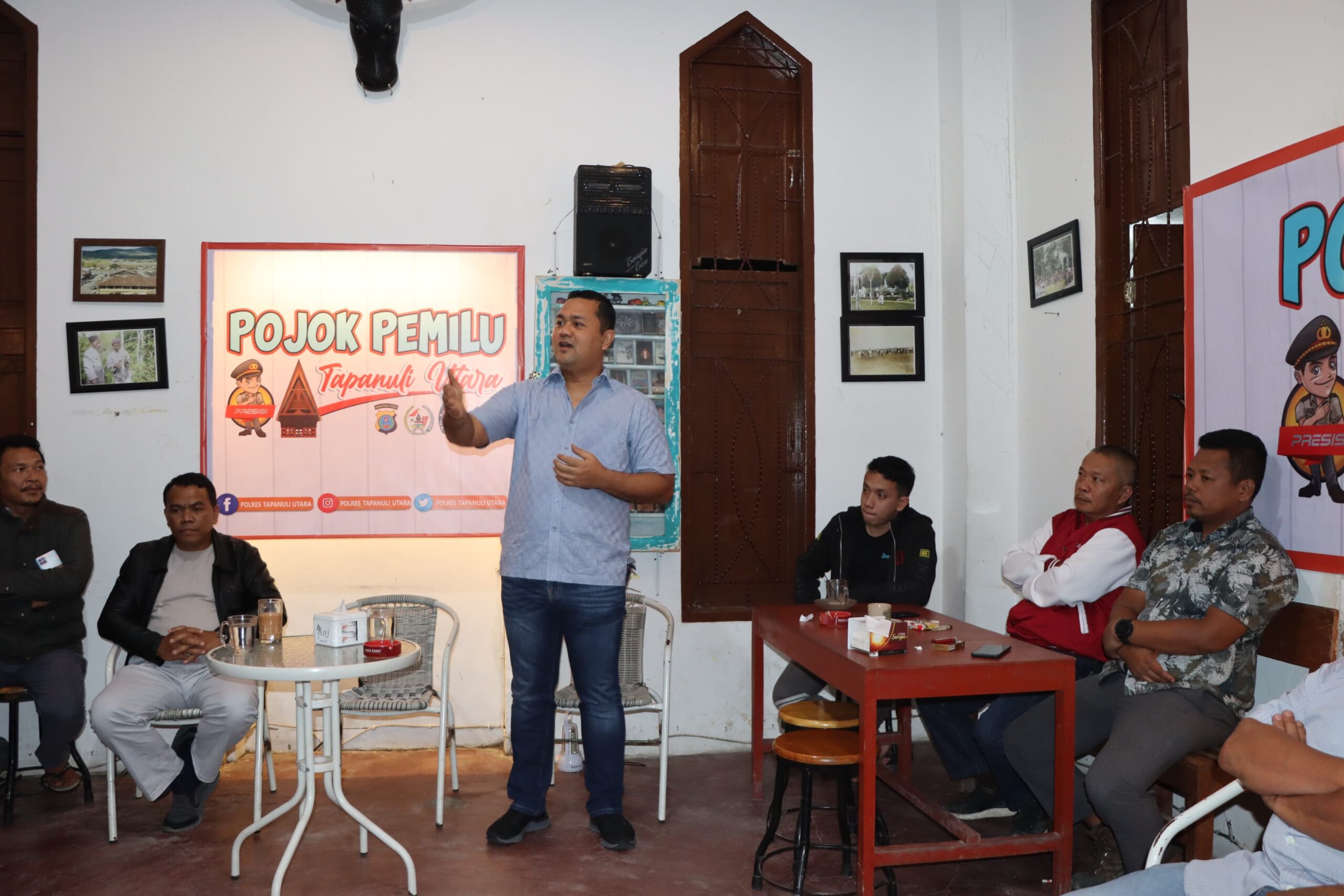 Kapolres Taput Jalin Komunikasi Antar Penyelenggara Pemilu Dan Parpol Dalam Ruang Pojok Pemilu 2O24