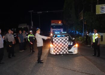 Kapolres Siantar Pimpin Pengamanan Melintas Truck Logistik Aquabike World Championship Ke Toba