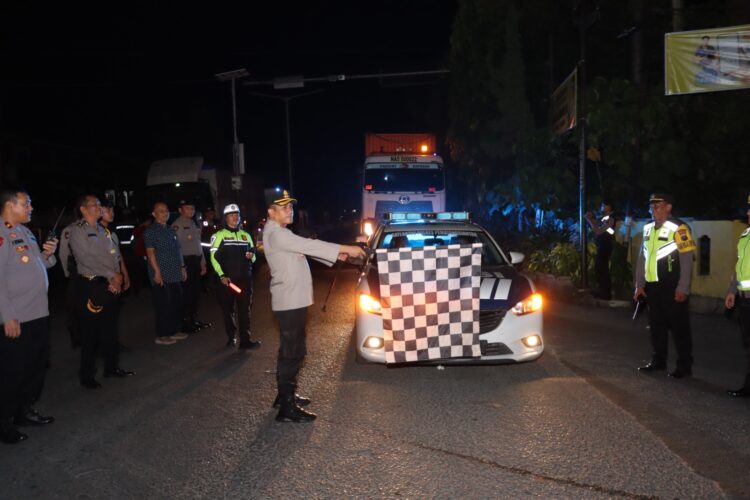Kapolres Siantar Pimpin Pengamanan Melintas Truck Logistik Aquabike World Championship Ke Toba