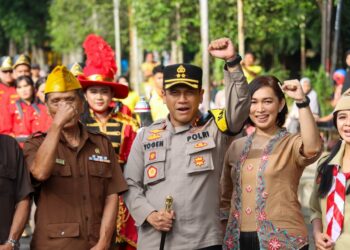 Kapolres Pematang Siantar Hadiri Karnaval Hari Pahlawan