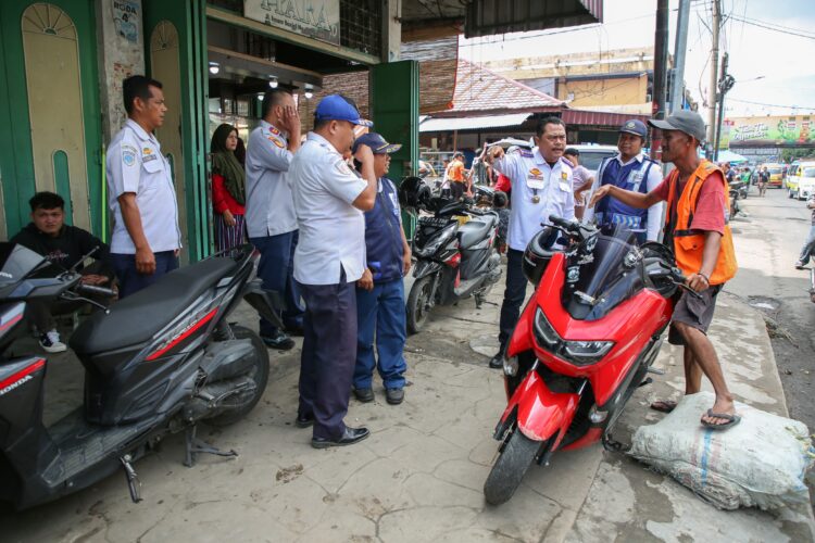 Dishub Siantar Tertibkan Juru Parkir Liar Dan Penertiban Parkiran di Trotoar