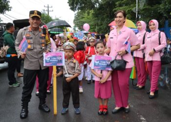 Kapolres Siantar Melepas Pawai Perayaan Hari Kanak-kanak Nasional Tahun 2023