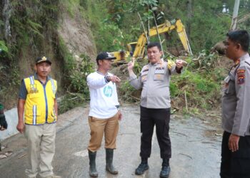 Waspada, Jalan Nagori Sipinggan Menuju Haranggaol Horison Longsor