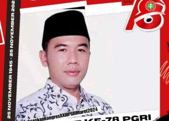 Pengurus Besar PGRI Berikan Penghargaan Nasional Anugrah Dwija Praja Nugraha Untuk Bupati Way Kanan
