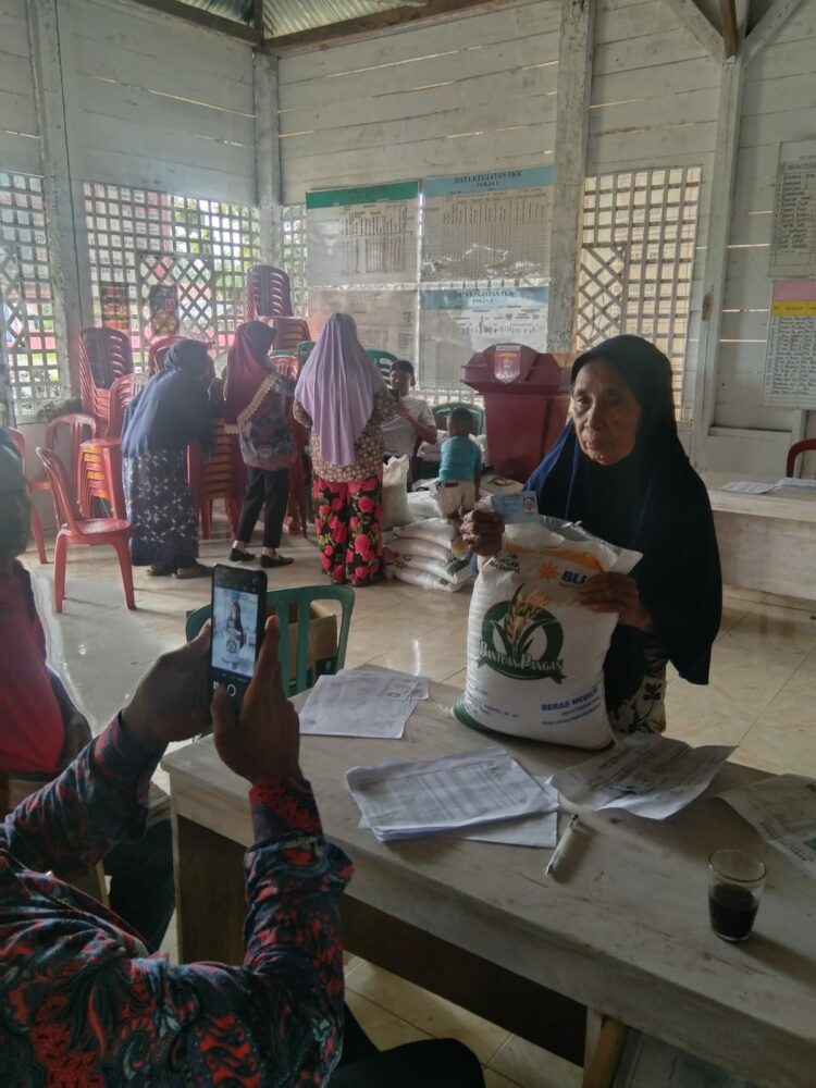 Pekon Suoh Kembali Bagikan Bantuan Beras Cadangan Pangan Pemerintah