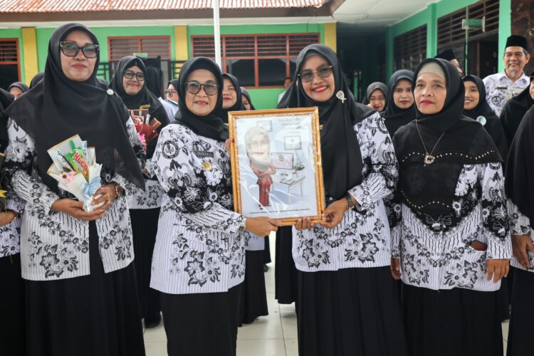 Hari Guru Nasional, Wali Kota Siantar : Guru Memiliki Peran Besar Bagi Siswa Dalam Menggapai Cita-cita
