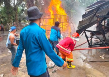Pick Up Grandmax Bermuatan Jerigen Bahan Bakar di Simalungun Terbakar, 1 Korban Luka Bakar