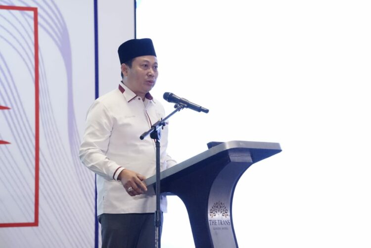 Dawam pada Wisudawan STMIK AMIK: Terus Asah Diri Sampai Level Profesionalisme Dawam pada Wisudawan STMIK AMIK: Terus Asah Diri Sampai Level Profesionalisme