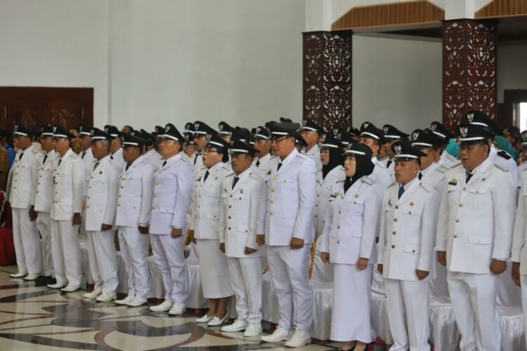 Pj Bupati Lampung Barat Drs Nukman Lantik 60 Pj Peratin