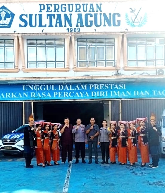 Polres Siantar Berangkatkan Tim Tari Tortor Somba ke Pagelaran Seni Budaya di Medan