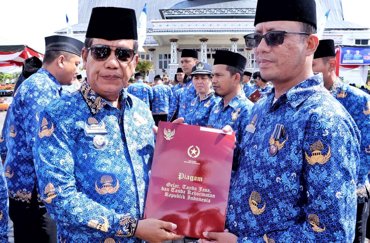 HUT Korpri, Bupati Simalungun Serahkan Penghargaan Satya Lencana Karya Satya Bagi ASN HUT Korpri, Bupati Simalungun Serahkan Penghargaan Satya Lencana Karya Satya Bagi ASN